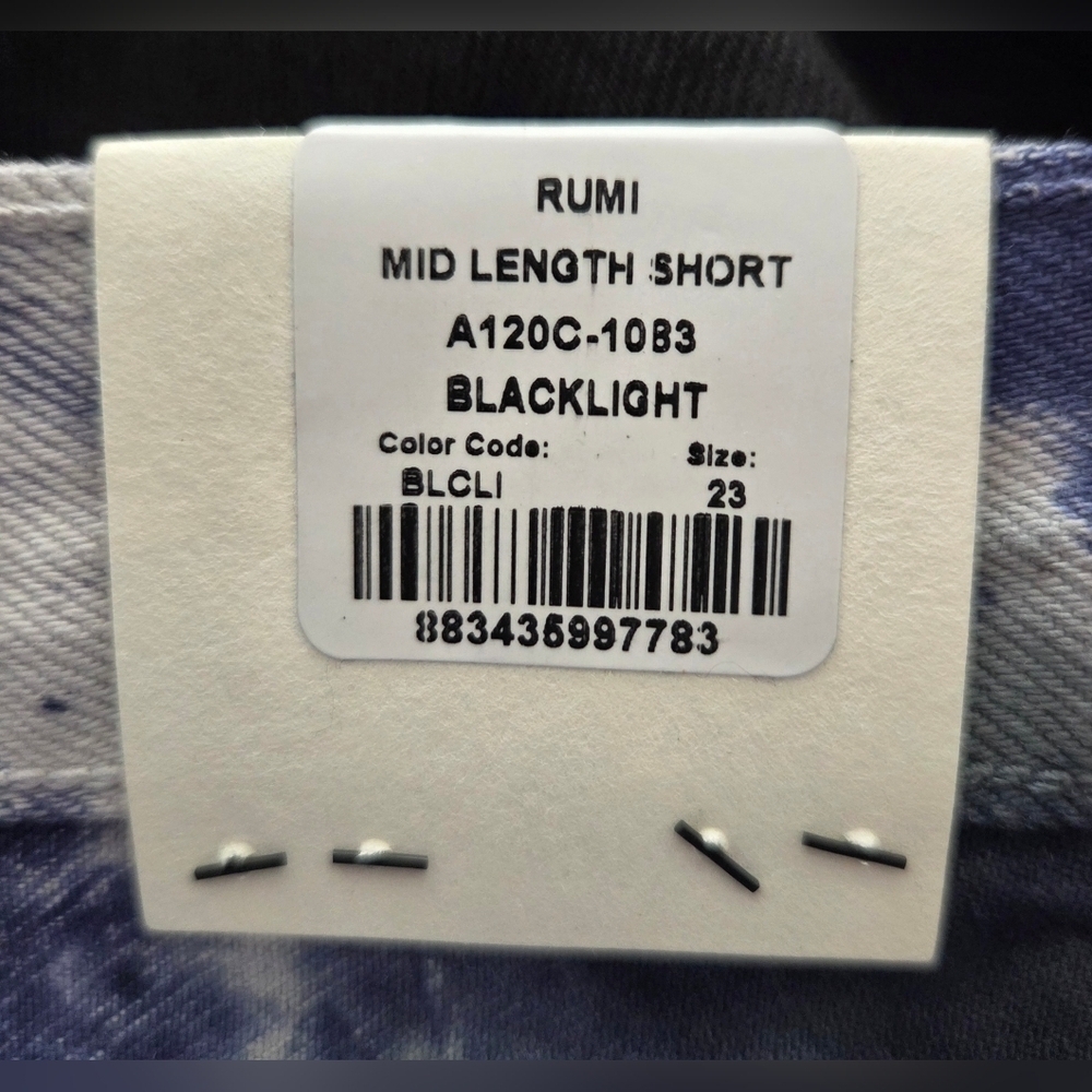 NEW AGOLDE RUMI MID LENGTH TIE DYE JEAN SHORTS. - Picture 5 of 7